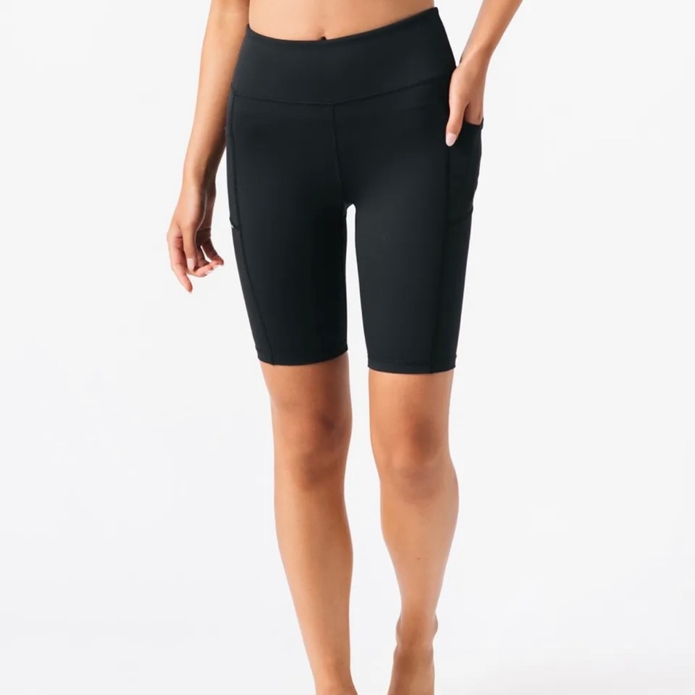 Zyia Light n Tight Pocket Hustle Shorts 8" - Size M - black